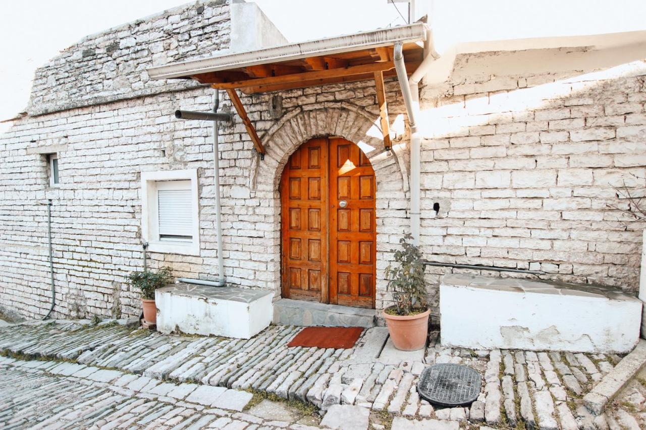 Hoxha Nocleg ze śniadaniem Gjirokastra
