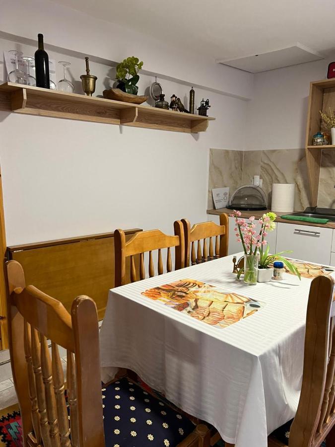 Hoxha Couette-café *