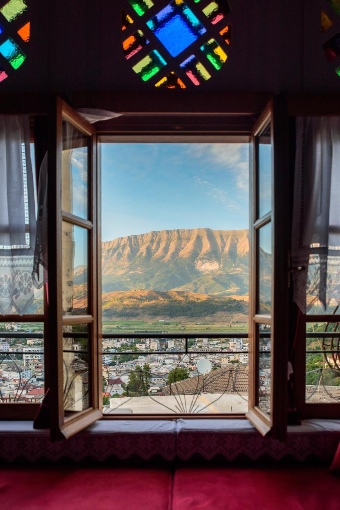 Hoxha * Gjirokastër